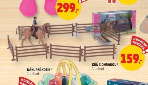 KŮŇ S OHRADOU