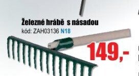 Železné hrábě s násadou