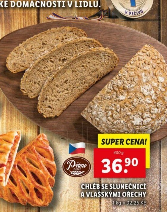 CHLÉB SE SLUNEČNICÍ A VLAŠSKÝMI OŘECHY