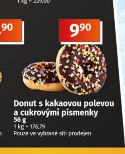 Donut s kakaovou polevou a cukrovými písmenky