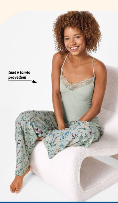 Dámské pyžamo (modelka)